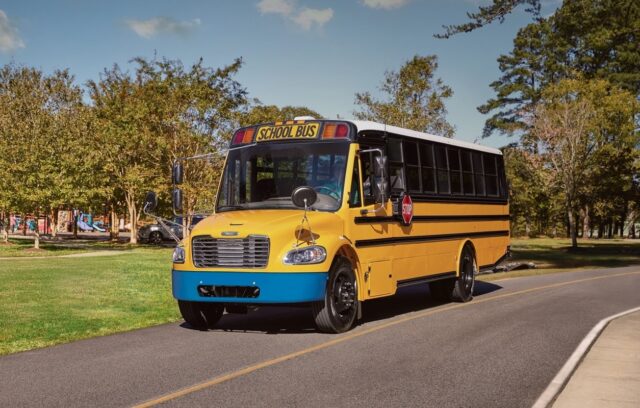 L'emblématique autobus scolaire jaune américain fait peau neuve