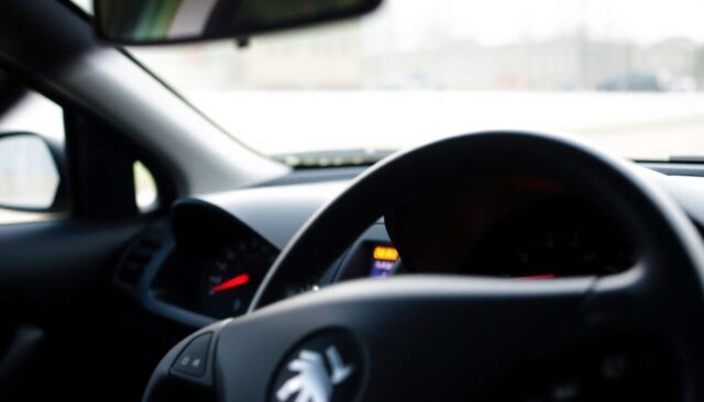 1737331639-que-faire-si-le-voyant-airbag-reste-allume-sur-ma-206.jpg Que faire si le voyant airbag reste allumé sur ma 206 ?