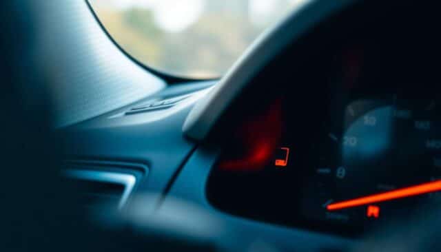 1738627646-pourquoi-le-voyant-rouge-de-la-batterie-reste-t-il-allume.jpg Pourquoi le voyant rouge de la batterie reste-t-il allumé ?