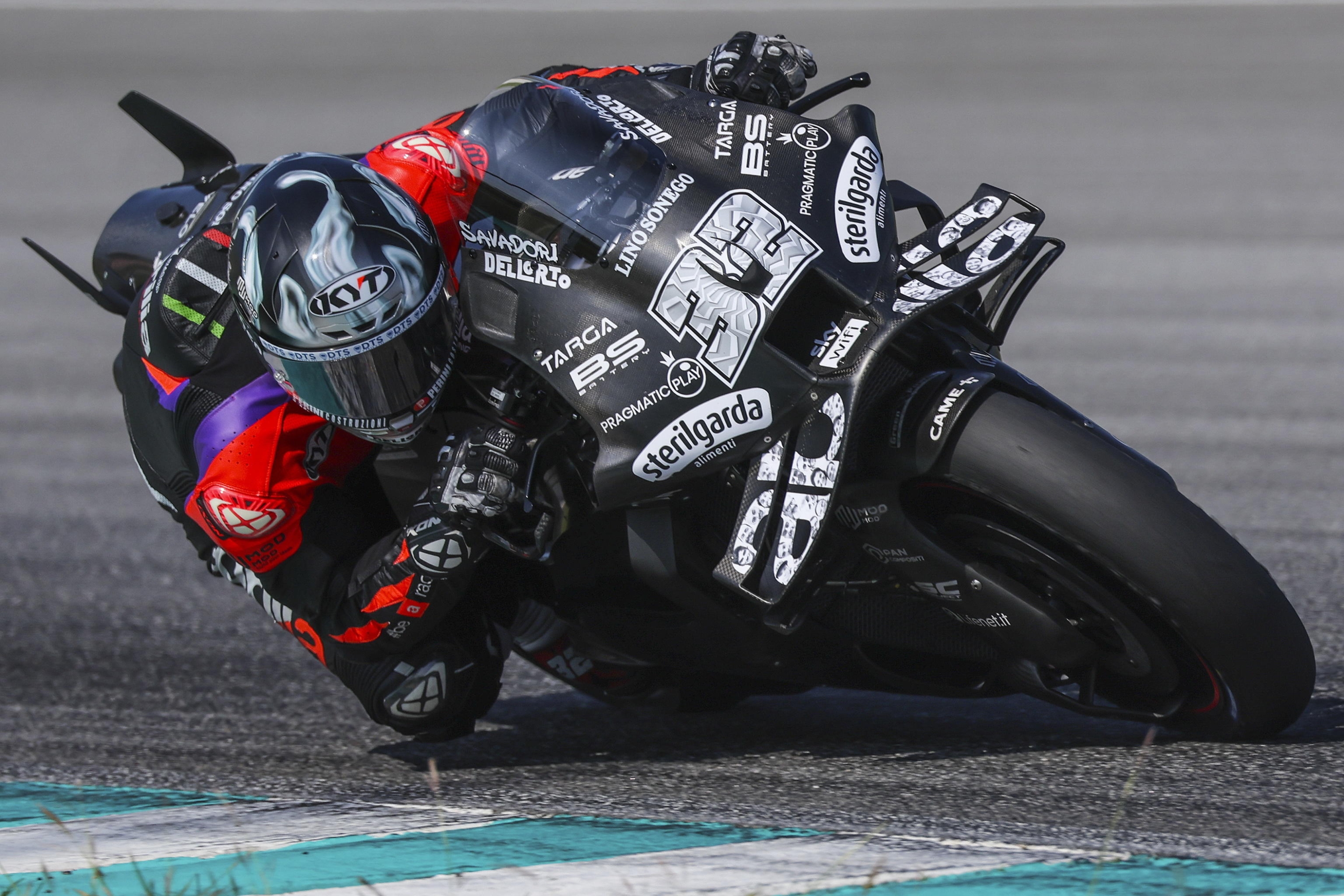 epa11879908 Italian MotoGP rider Marco Bezzecchi of Aprilia Racing in action during Sepang MotoGP Official Test day in Petronas Sepang International Circuit, in Sepang, Malaysia, 07 February 2025. EPA/FAZRY ISMAIL