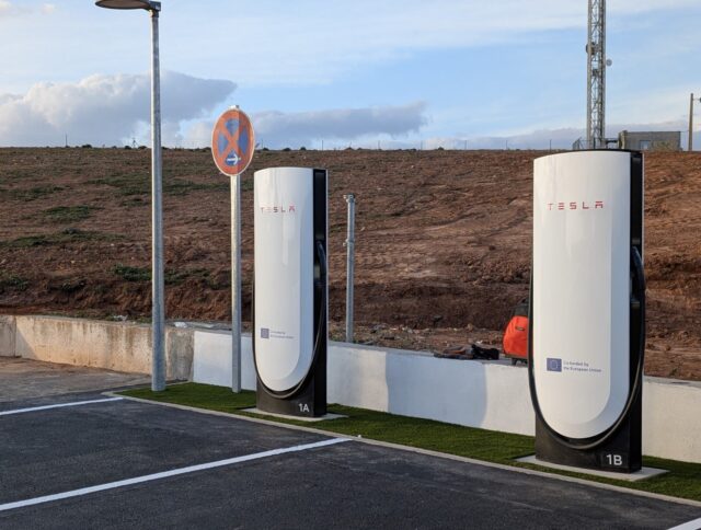 Tesla relie Madrid et Valence avec un Superchargeur modernisé à