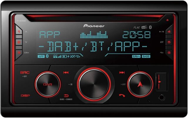 featured-test-pioneer-fh-s820dab-lautoradio-multifonction-a-double-din.jpg Test : pioneer FH-S820DAB, l'autoradio multifonction à double DIN